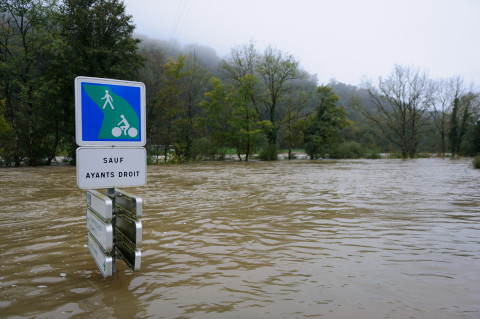 Doubs en crue à Fourbanne