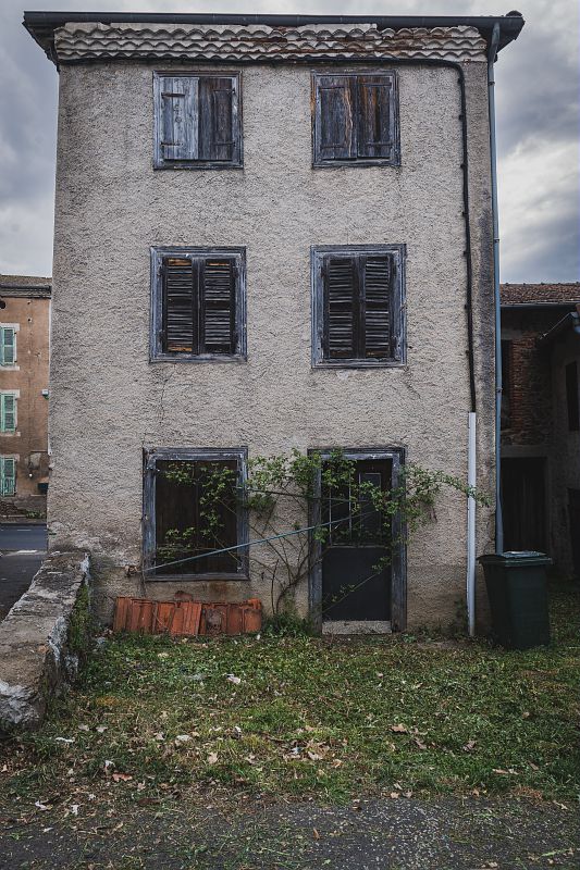 Maison vétuste et insalubre à Arlanc (63), le 20 avril 2022