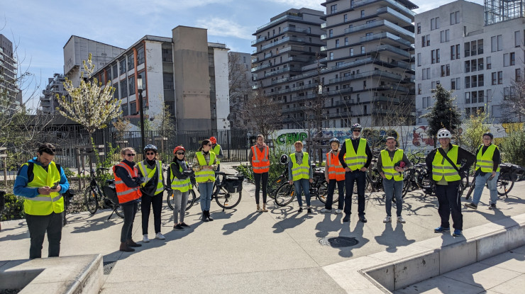 Guidés par 2 agents de la Métropole Grand Lyon, les stagiaires ont profité d'une belle météo et de vélo électrique en toute sécurité pour parcourir les différents aménagements réalisés par la ville de Lyon pour la rendre perméable.